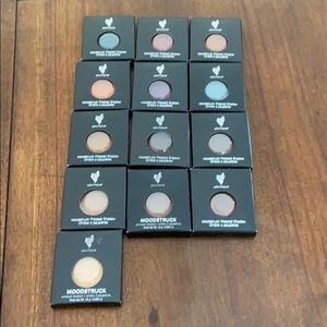 Younique Moodstruck Pressed Shadow Bundle